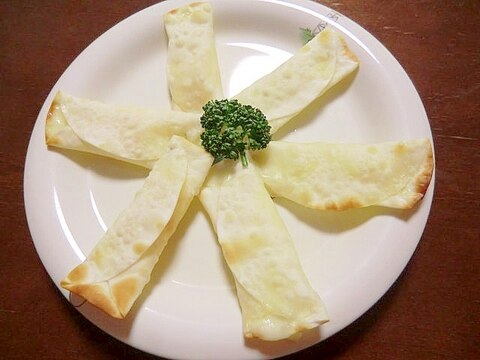 まな板要らず！餃子の皮でパパッと簡単おつまみ